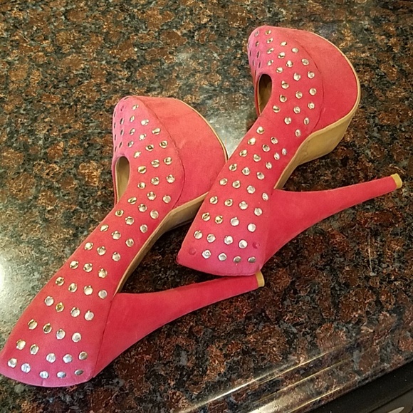 Red beautiful shoes like new - Picture 4 of 6